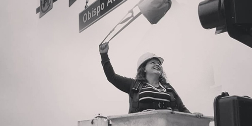 Jeannine Pearce hanging a light on Obisbo